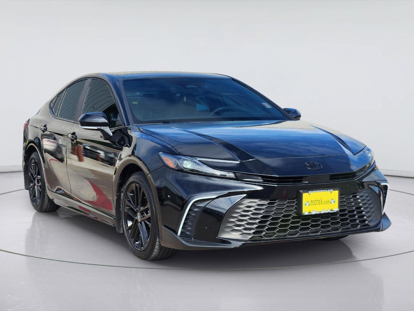 Used 2025 Toyota Camry SE w/ Convenience Package FWD image 3