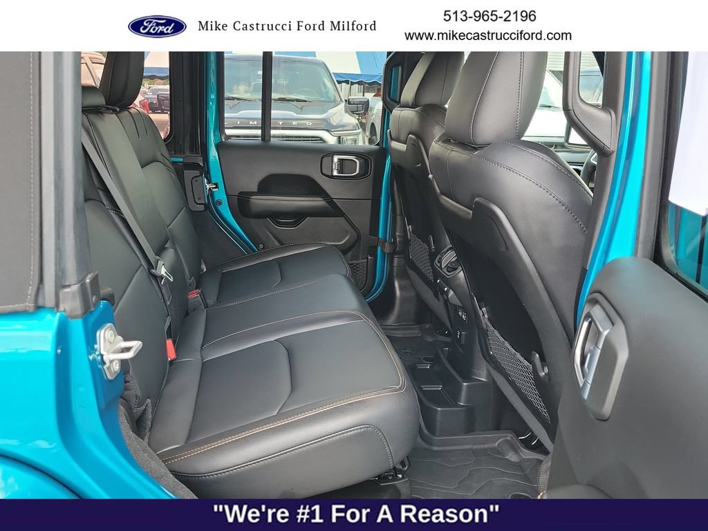 Used 2024 Jeep Wrangler Unlimited Sahara w/ Technology Group AWD/4WD image 23