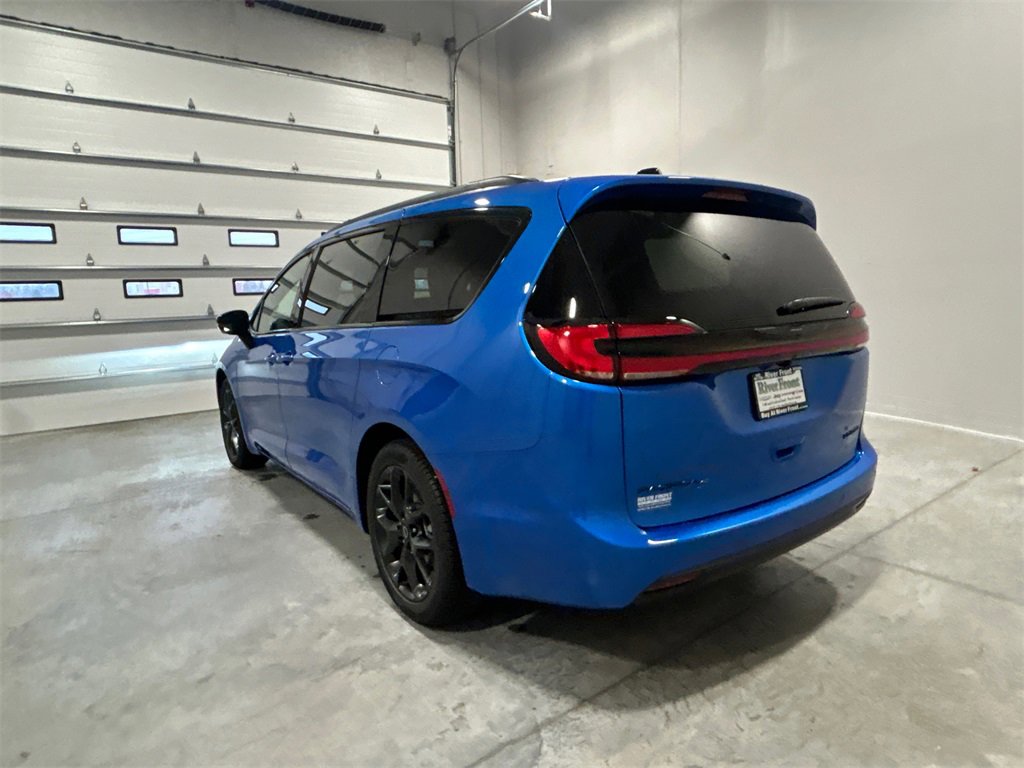 New 2026 Chrysler Pacifica Limited image 8