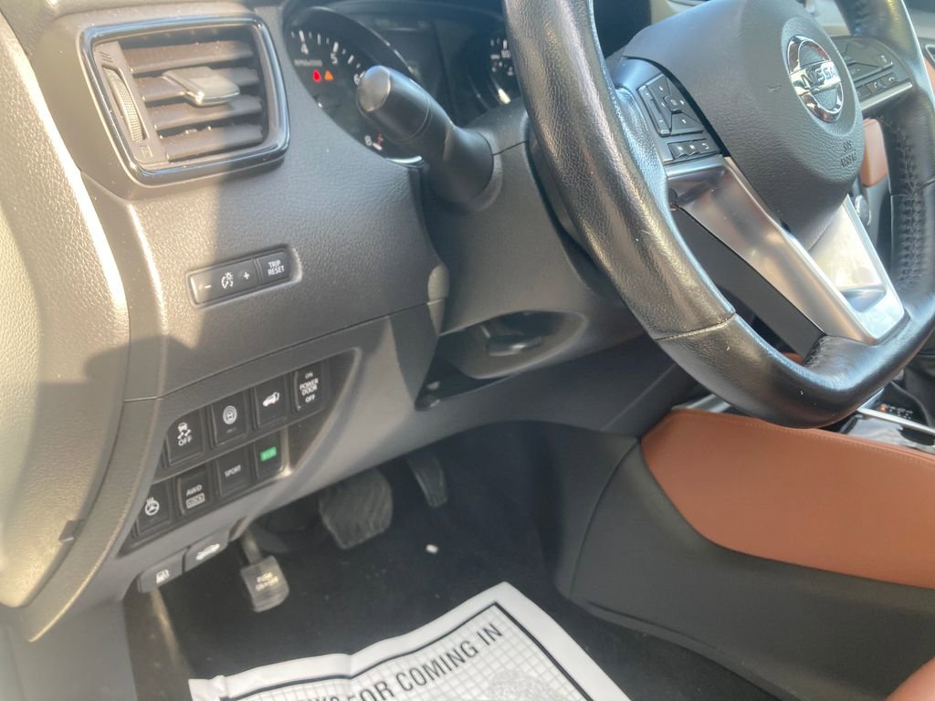 Used 2017 Nissan Rogue SL w/ SL Premium Package image 17