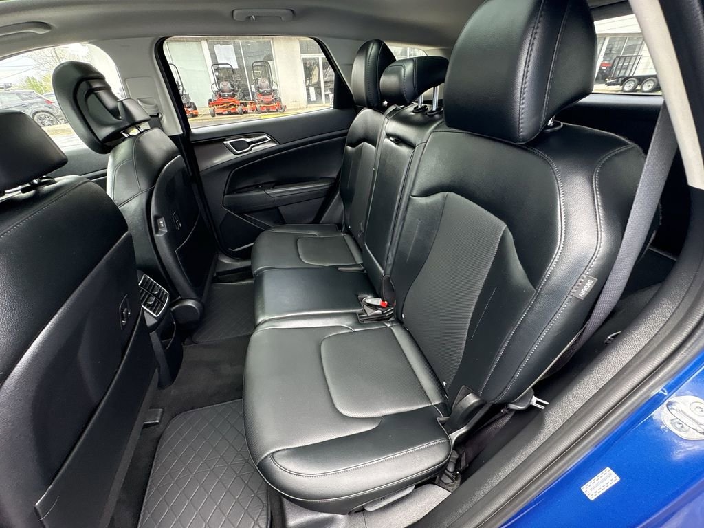 Used 2025 Kia Sportage EX w/ Premium Package FWD image 24