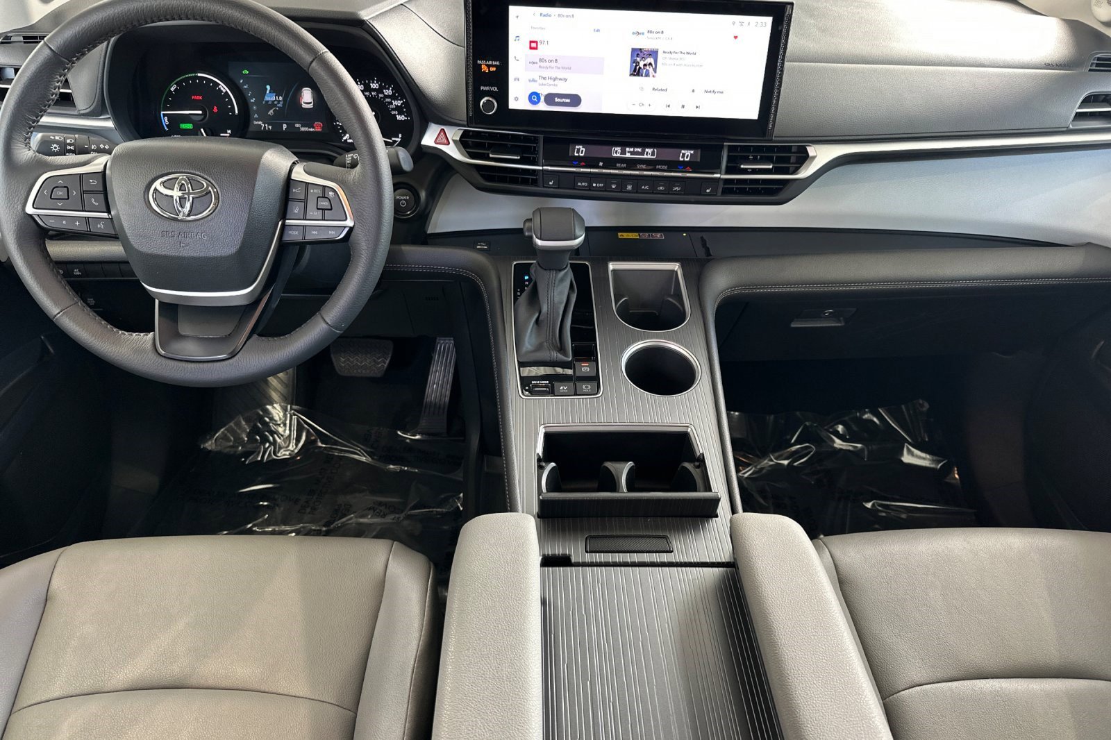 Used 2025 Toyota Sienna XLE w/ XLE Plus Package FWD image 15
