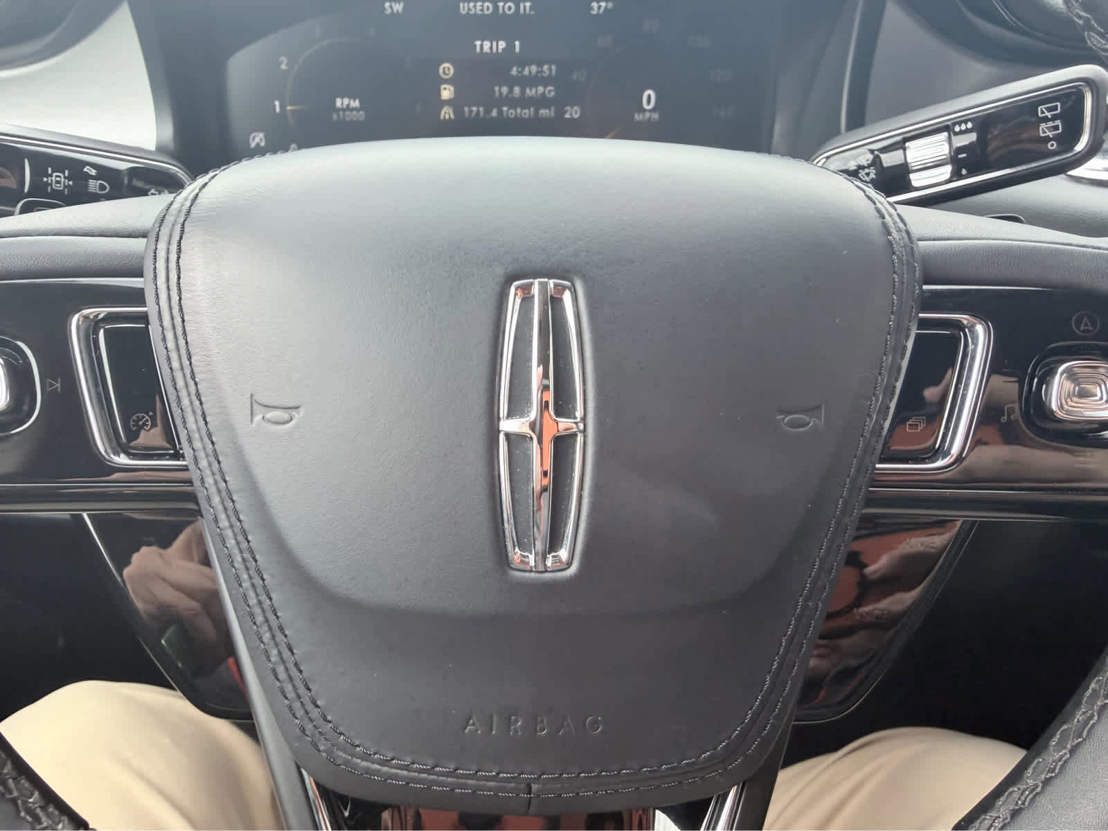Used 2023 Lincoln Aviator AWD image 23