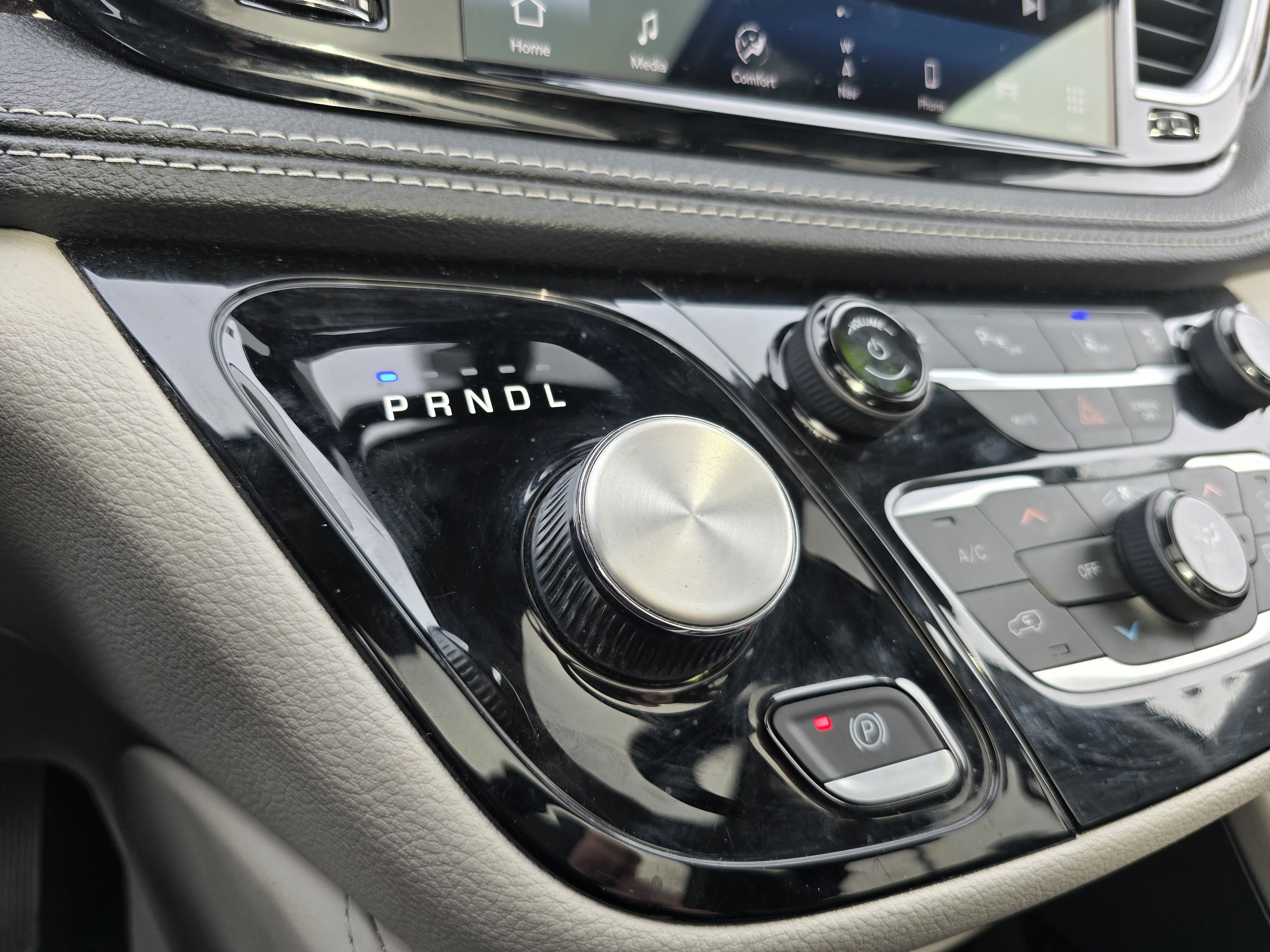 Used 2023 Chrysler Pacifica Limited FWD image 27