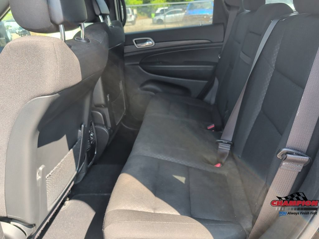 Used 2020 Jeep Grand Cherokee Laredo AWD/4WD image 22