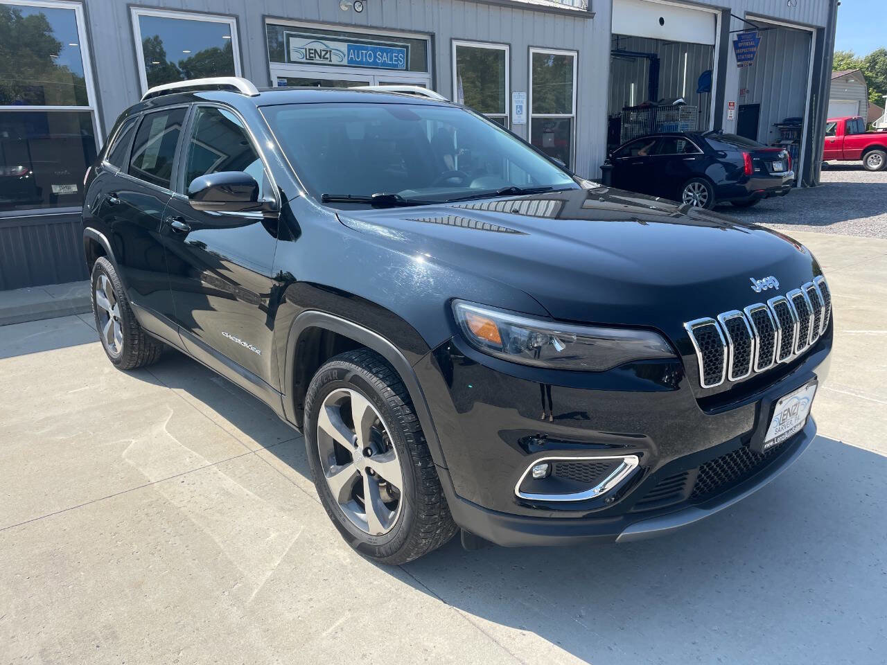 Used 2019 Jeep Cherokee Limited image 3