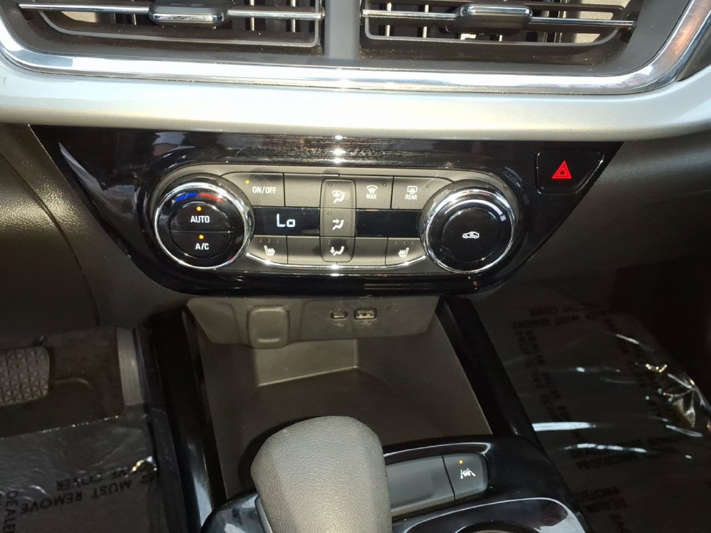 Used 2025 Chevrolet Trax LT w/ LT Convenience Package FWD image 15