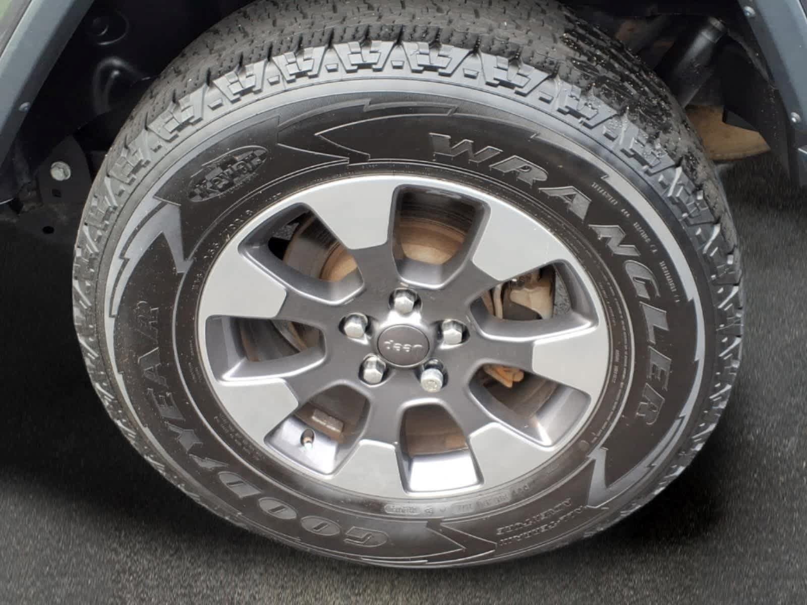 Used 2020 Jeep Wrangler Unlimited Sahara AWD/4WD image 9