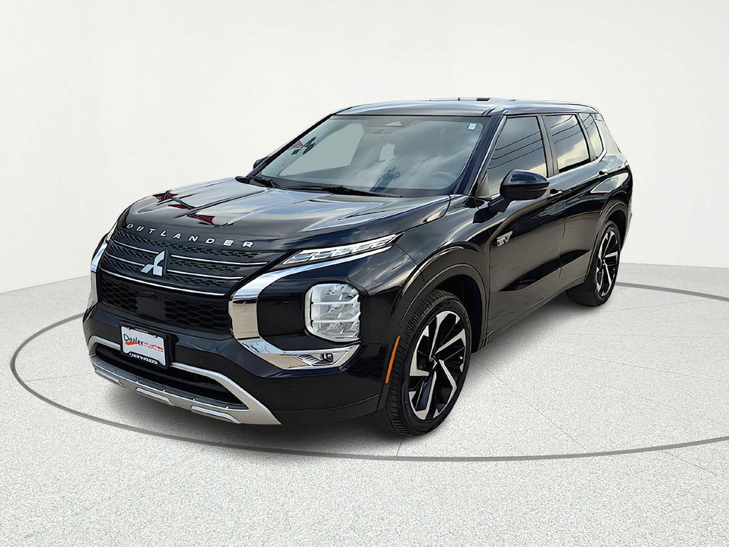 Used 2023 Mitsubishi Outlander SE image 1