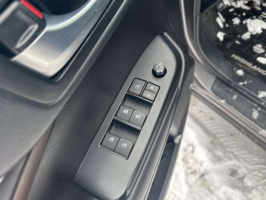 Used 2018 Toyota Highlander XLE image 10