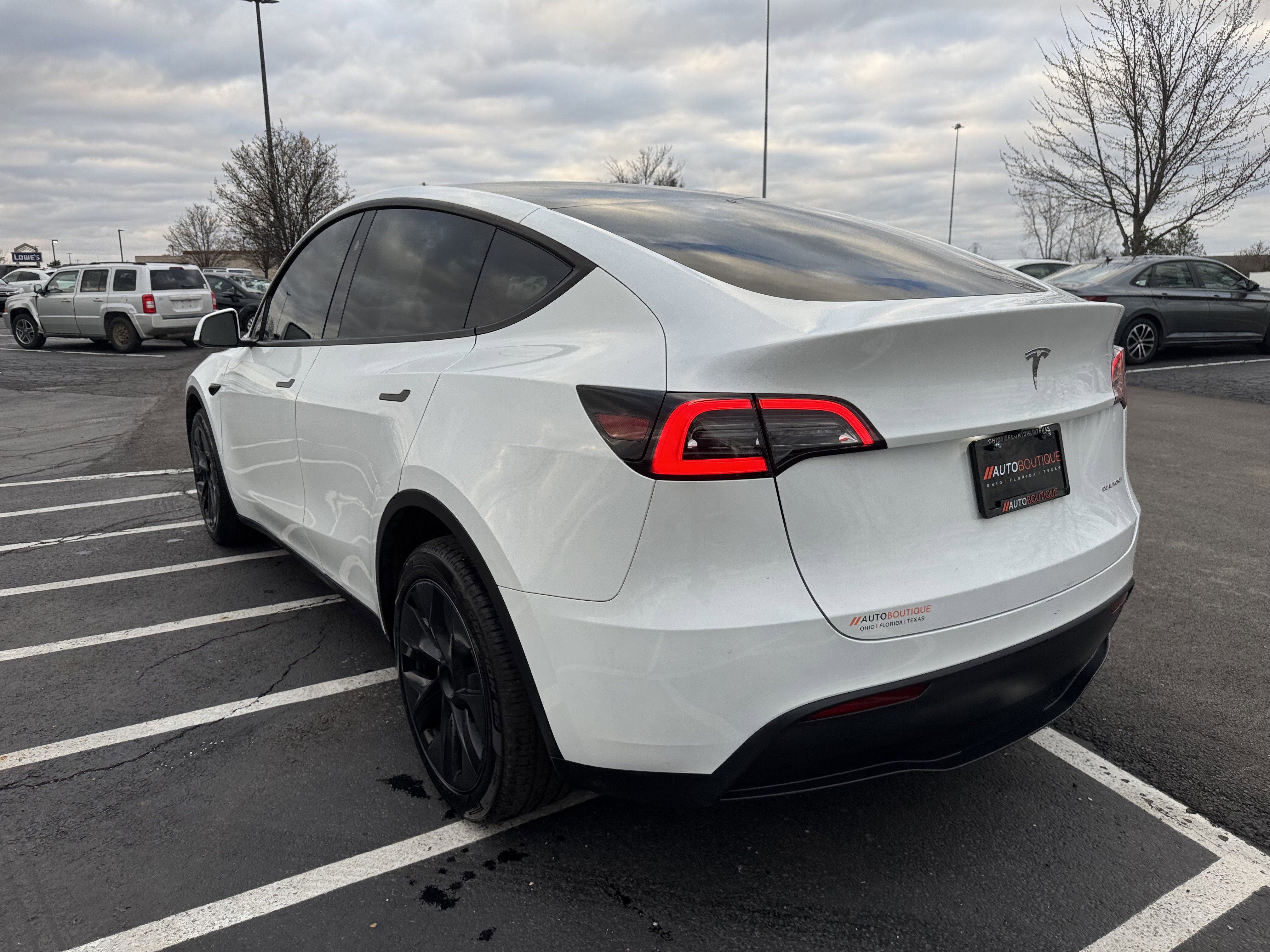 Used 2024 Tesla Model Y Long Range AWD/4WD image 15