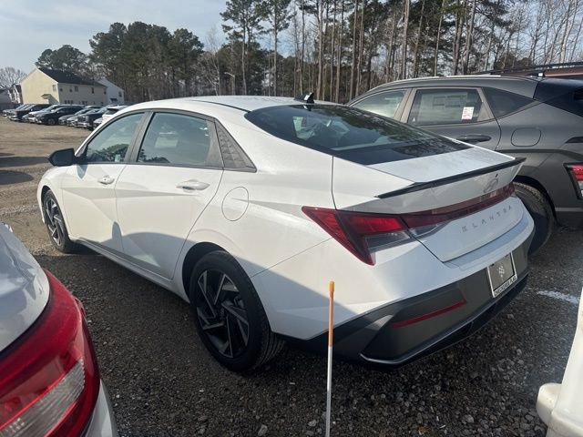 Used 2025 Hyundai Elantra Sport image 7