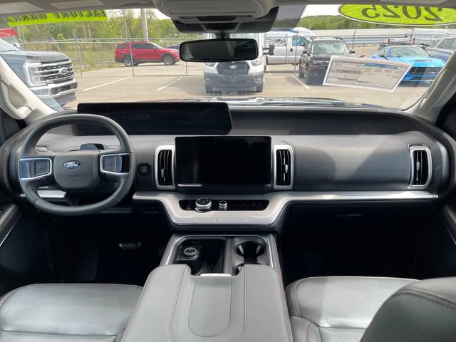 Used 2025 Ford Expedition Active AWD/4WD image 40