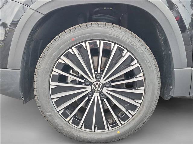 Used 2025 Volkswagen Taos SE FWD image 23