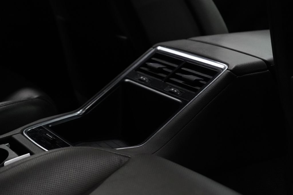 Used 2020 Porsche Panamera RWD image 25