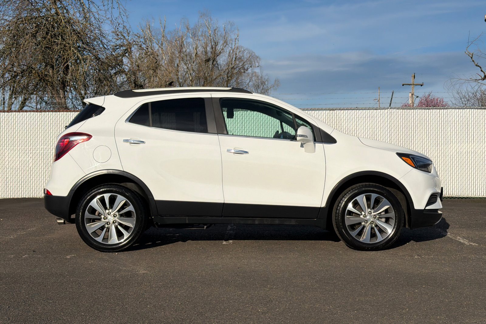 Used 2019 Buick Encore Preferred image 3