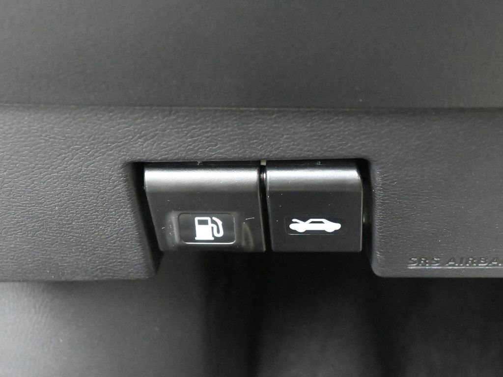 Used 2025 Nissan Kicks Play S image 17