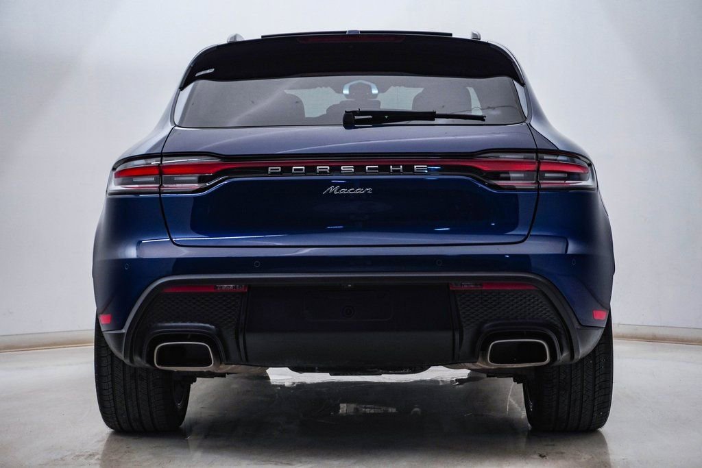 Certified 2025 Porsche Macan image 9