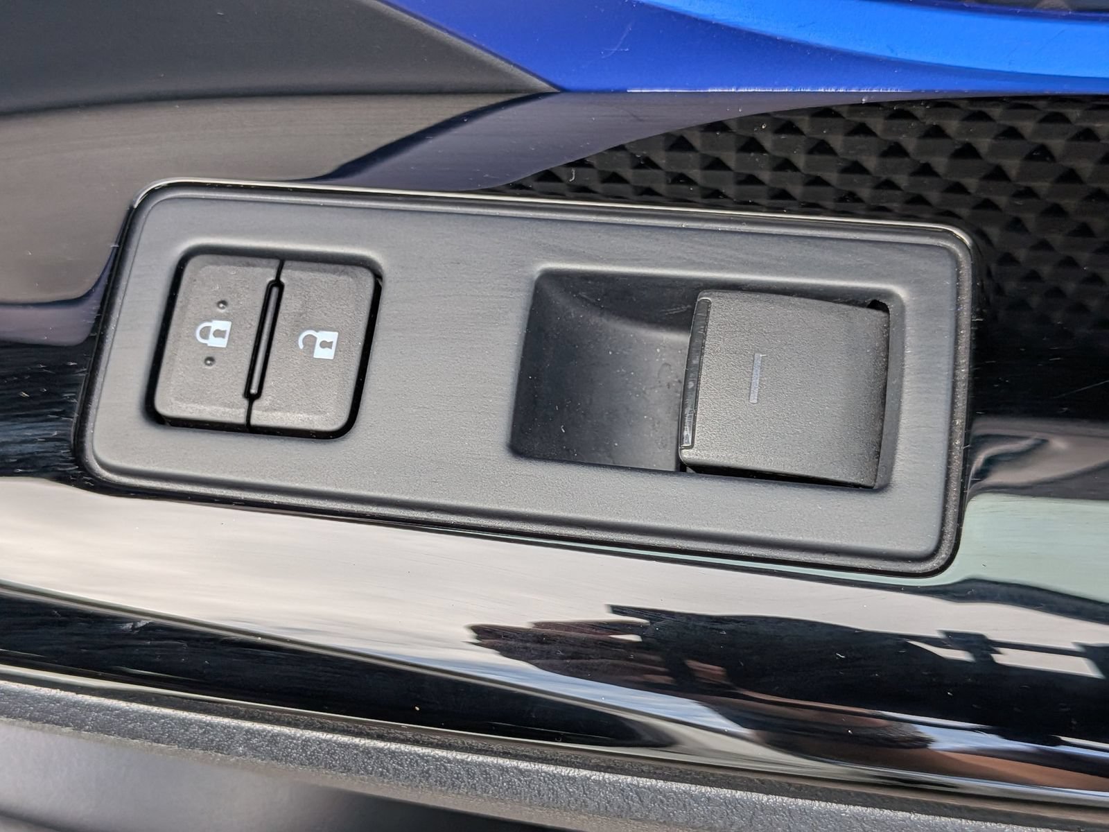 Used 2020 Toyota C-HR XLE FWD image 35
