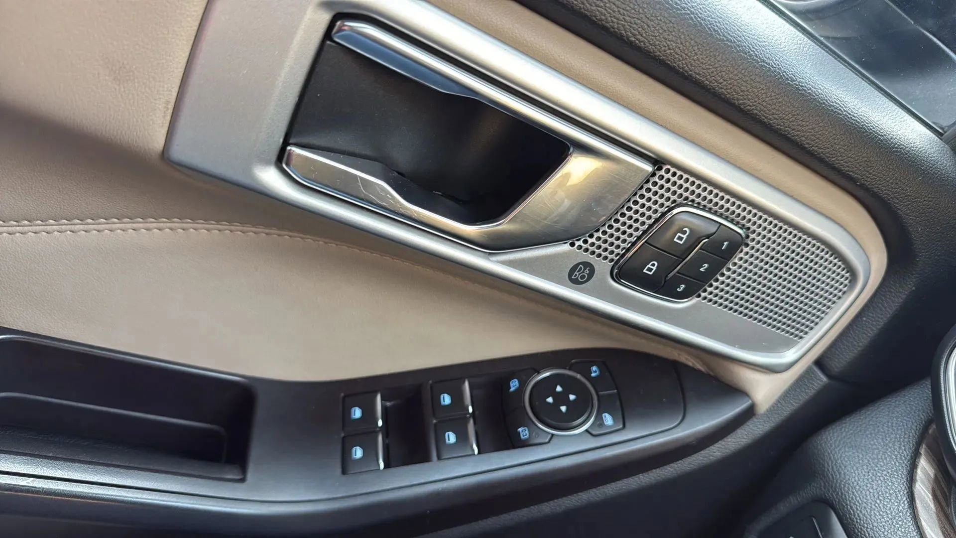 Used 2020 Ford Explorer Limited image 23