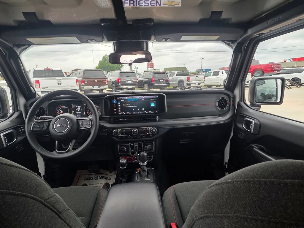 Used 2025 Jeep Wrangler Unlimited Rubicon AWD/4WD image 13