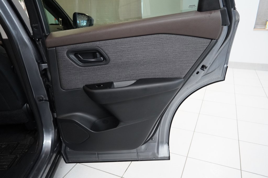 Used 2023 Nissan Rogue S image 26