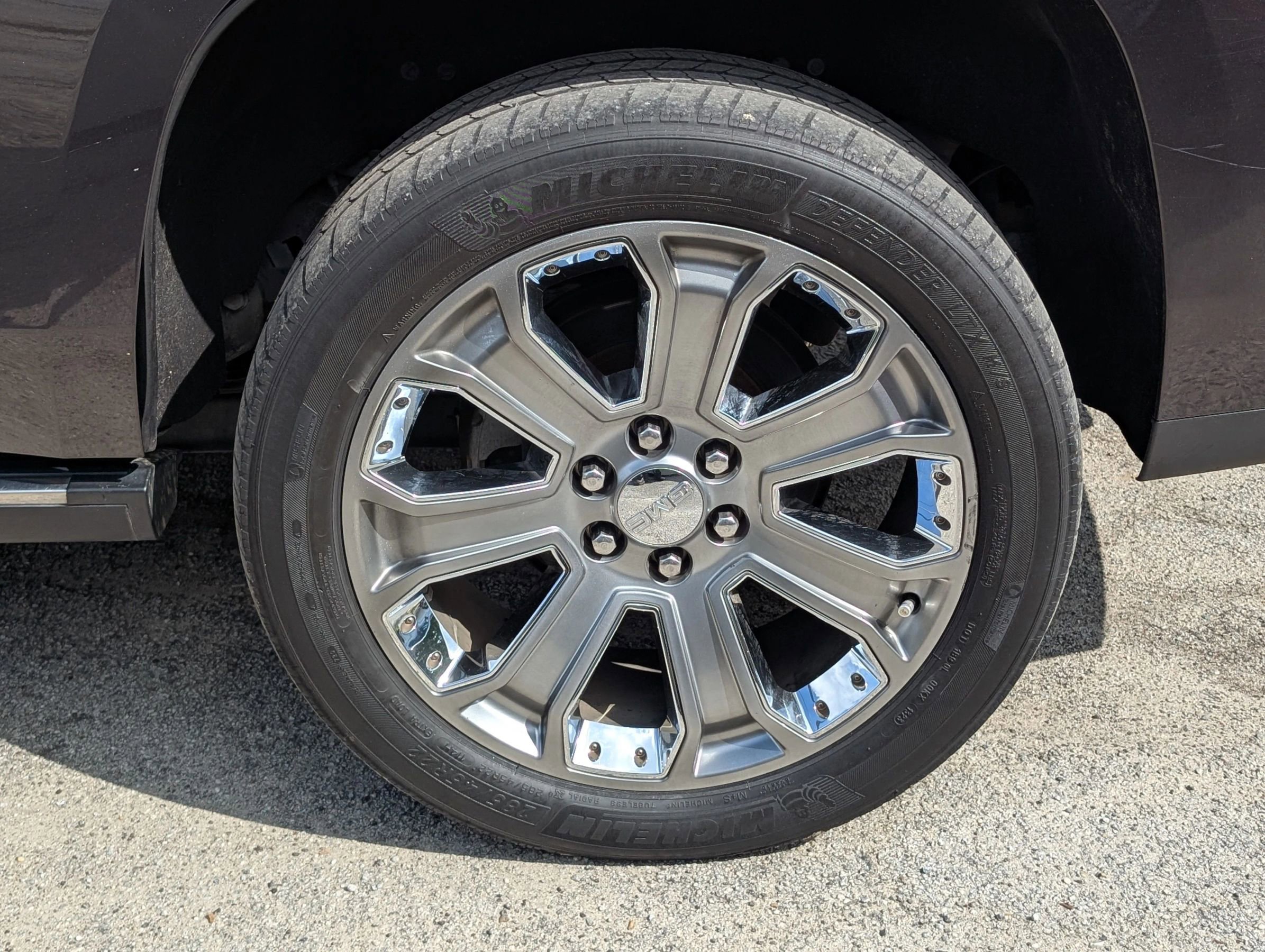 Used 2015 GMC Yukon Denali w/ Premium Package RWD image 11