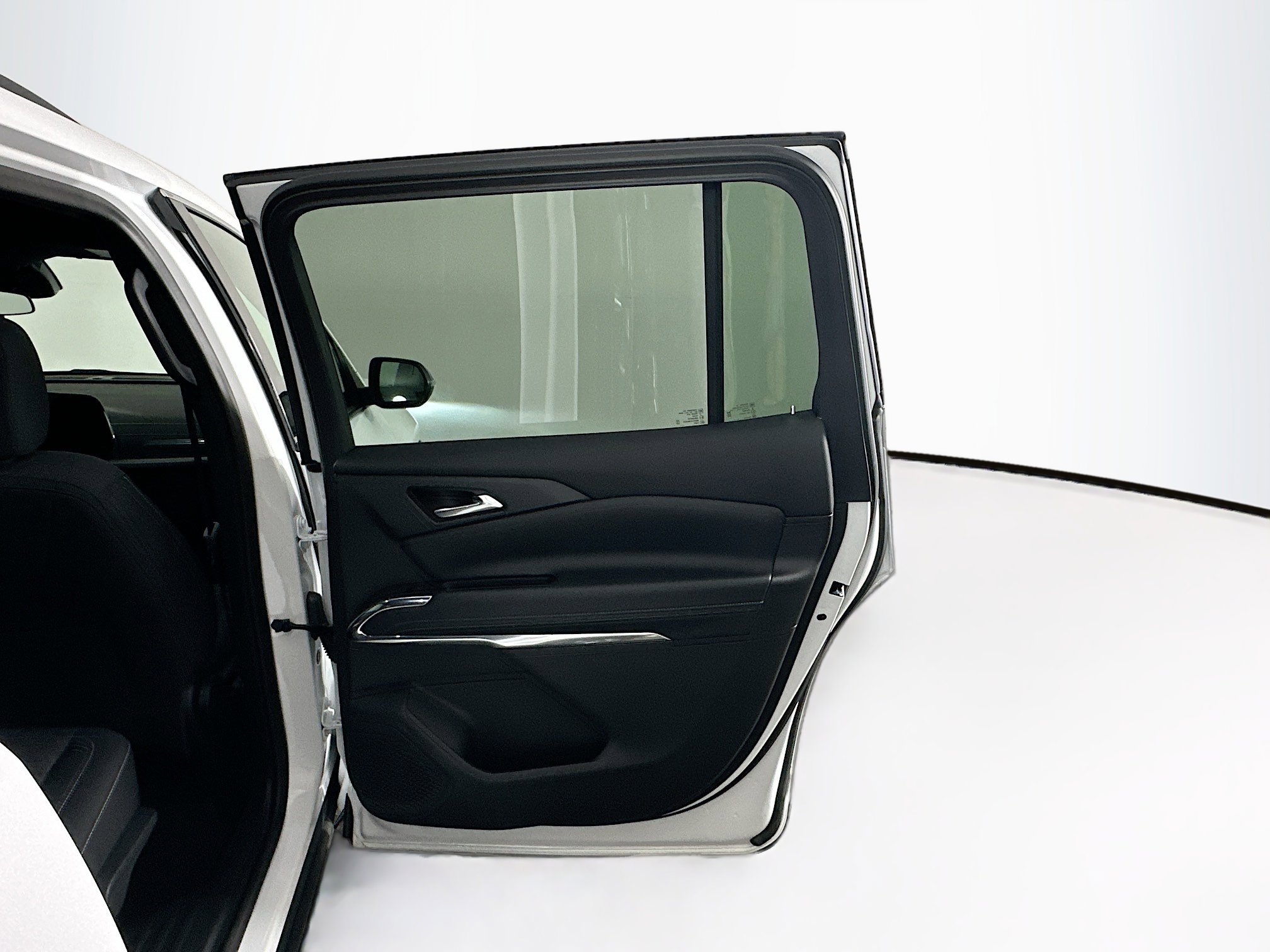 Used 2025 Chevrolet Traverse LT image 33