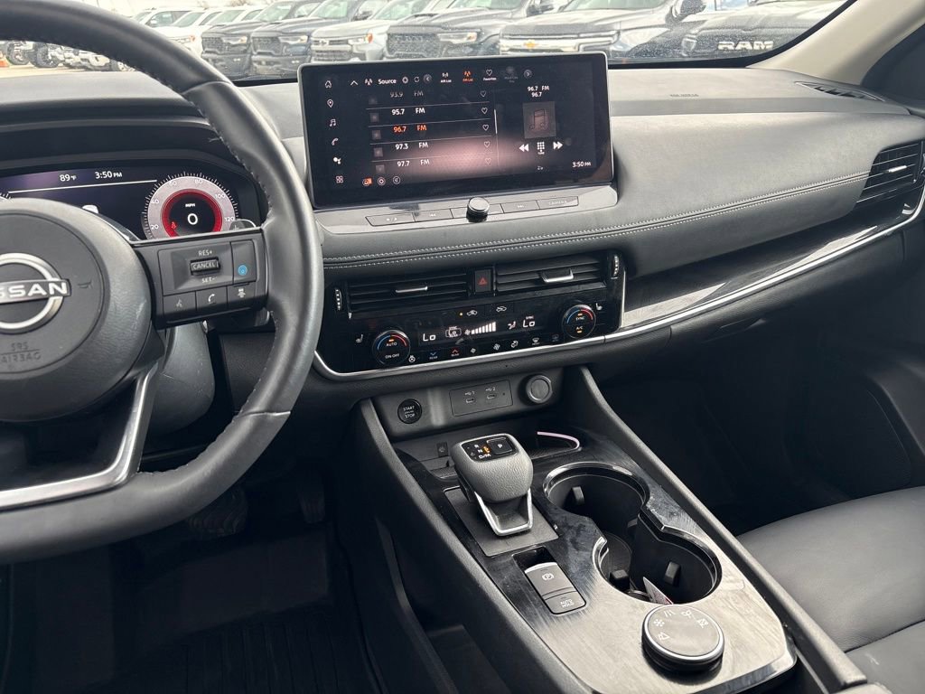 Used 2024 Nissan Rogue SL w/ SL Premium Package image 22