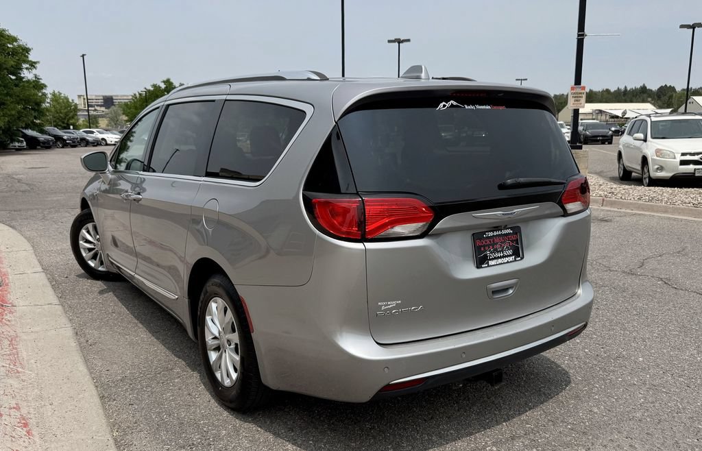 Used 2018 Chrysler Pacifica Touring-L FWD image 6