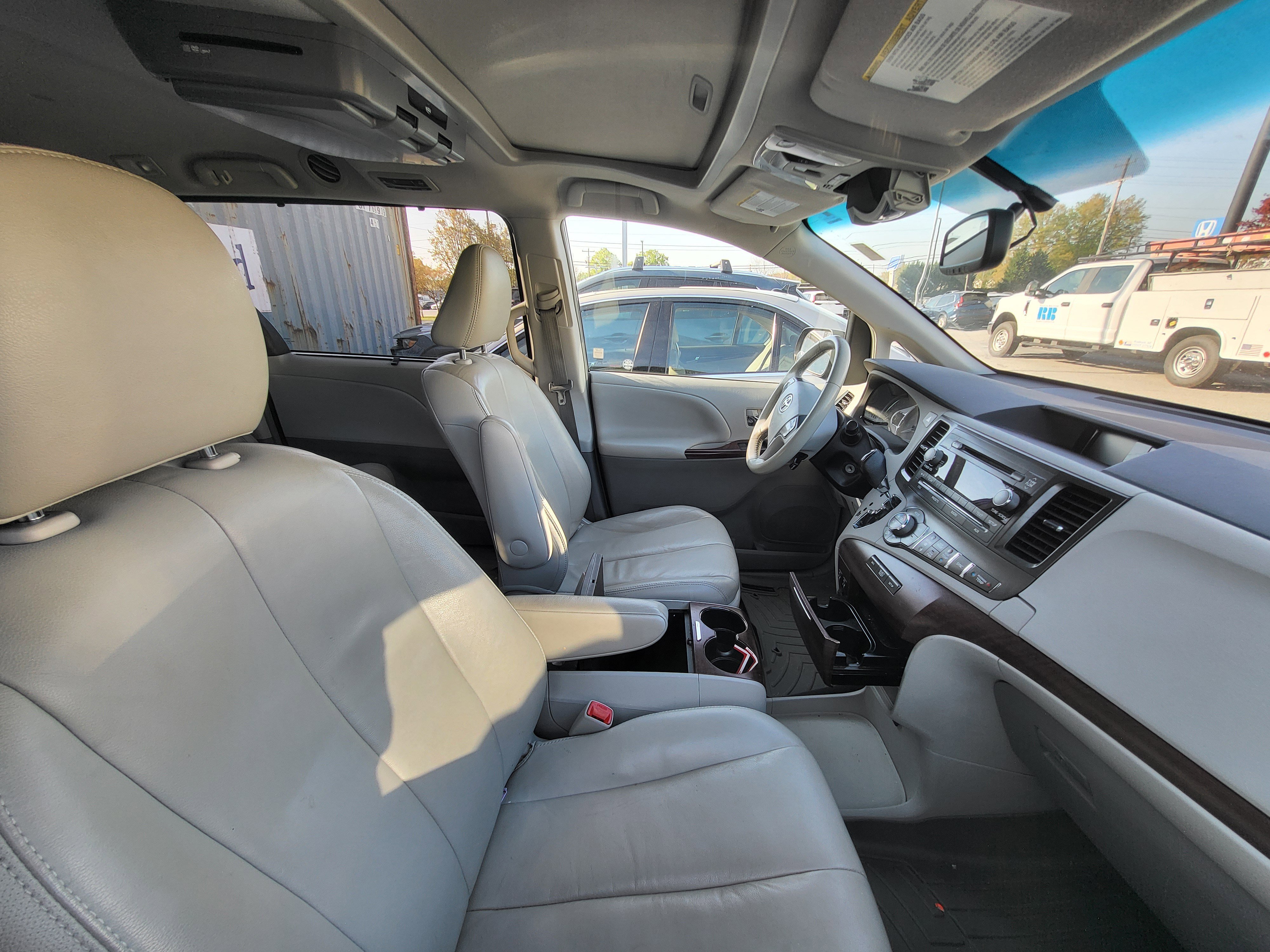 Used 2012 Toyota Sienna XLE image 8
