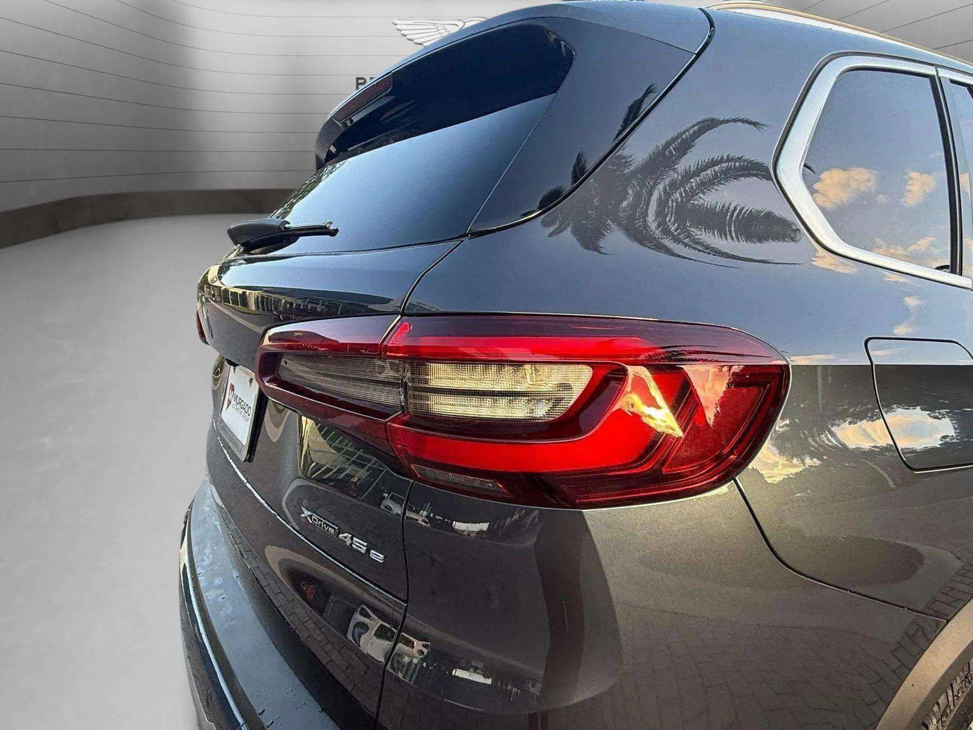 Used 2022 BMW X5 xDrive45e w/ Climate Comfort Package image 11