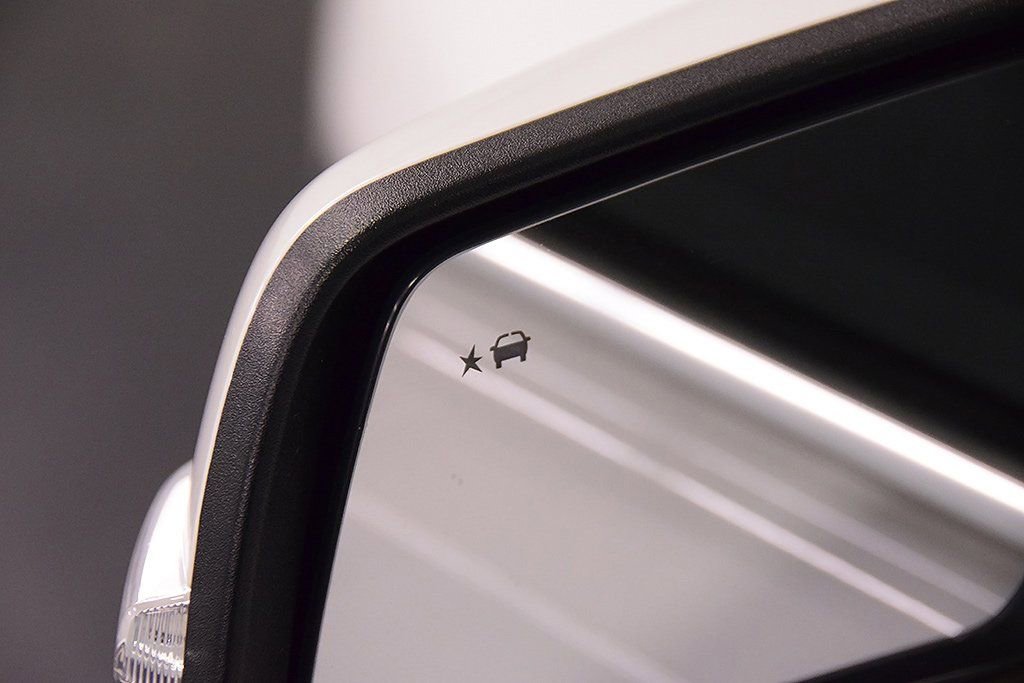 Used 2023 GMC Acadia SLE w/ Driver Convenience Package image 14