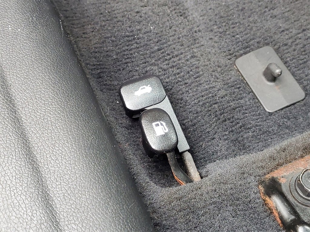 Used 2012 Hyundai Elantra Limited image 18