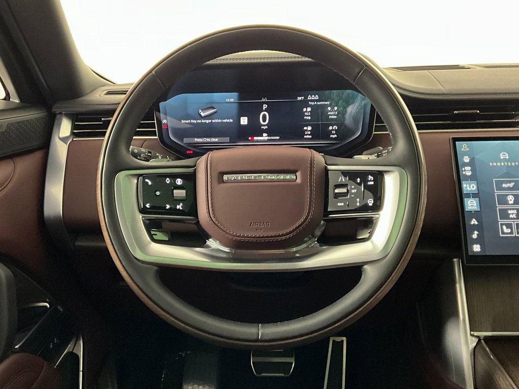 Used 2025 Land Rover Range Rover Long Wheelbase Autobiography image 12