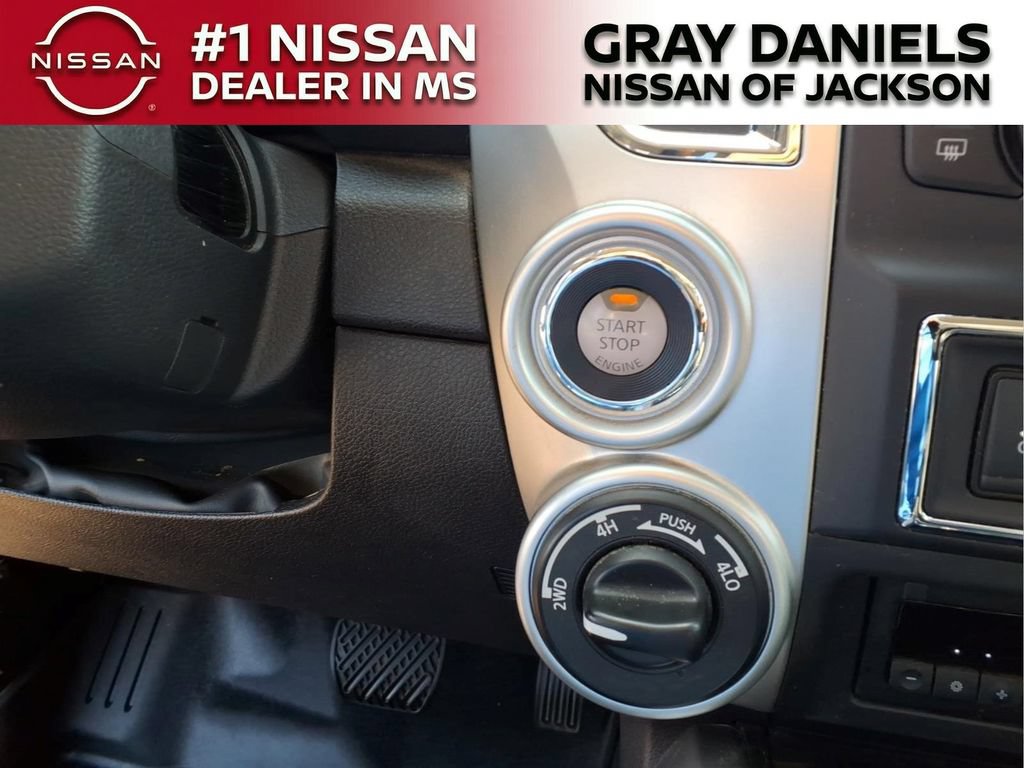 Used 2018 Nissan Titan SV w/ SV Convenience Package AWD/4WD image 16