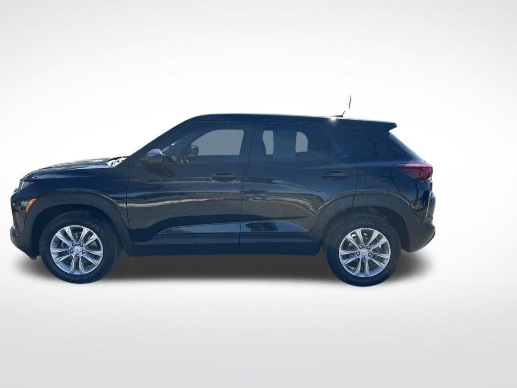 Used 2023 Chevrolet TrailBlazer LS image 2