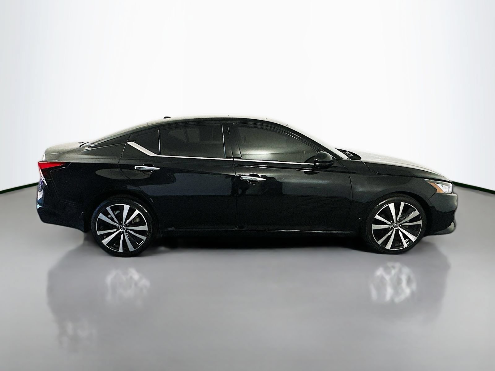 Used 2021 Nissan Altima 2.5 Platinum AWD/4WD image 8