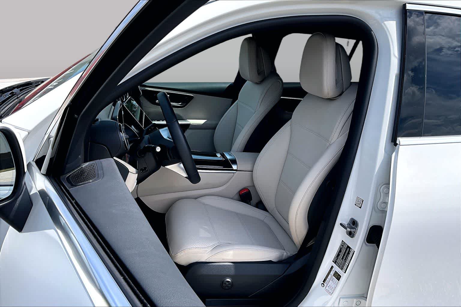 Used 2025 Mercedes-Benz GLC 300 4MATIC image 8