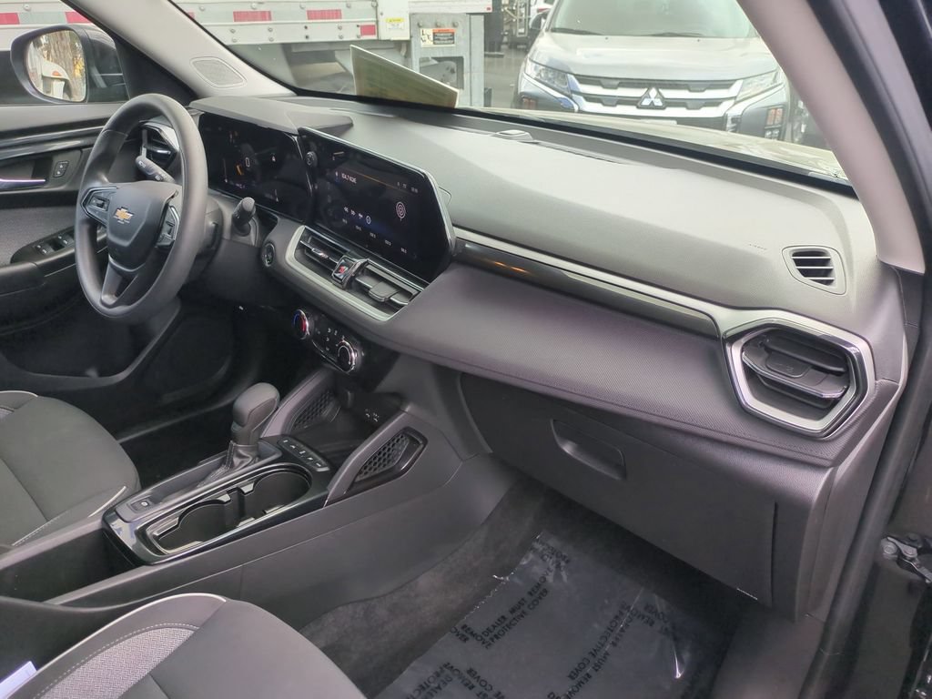 Used 2025 Chevrolet TrailBlazer LT AWD/4WD image 29