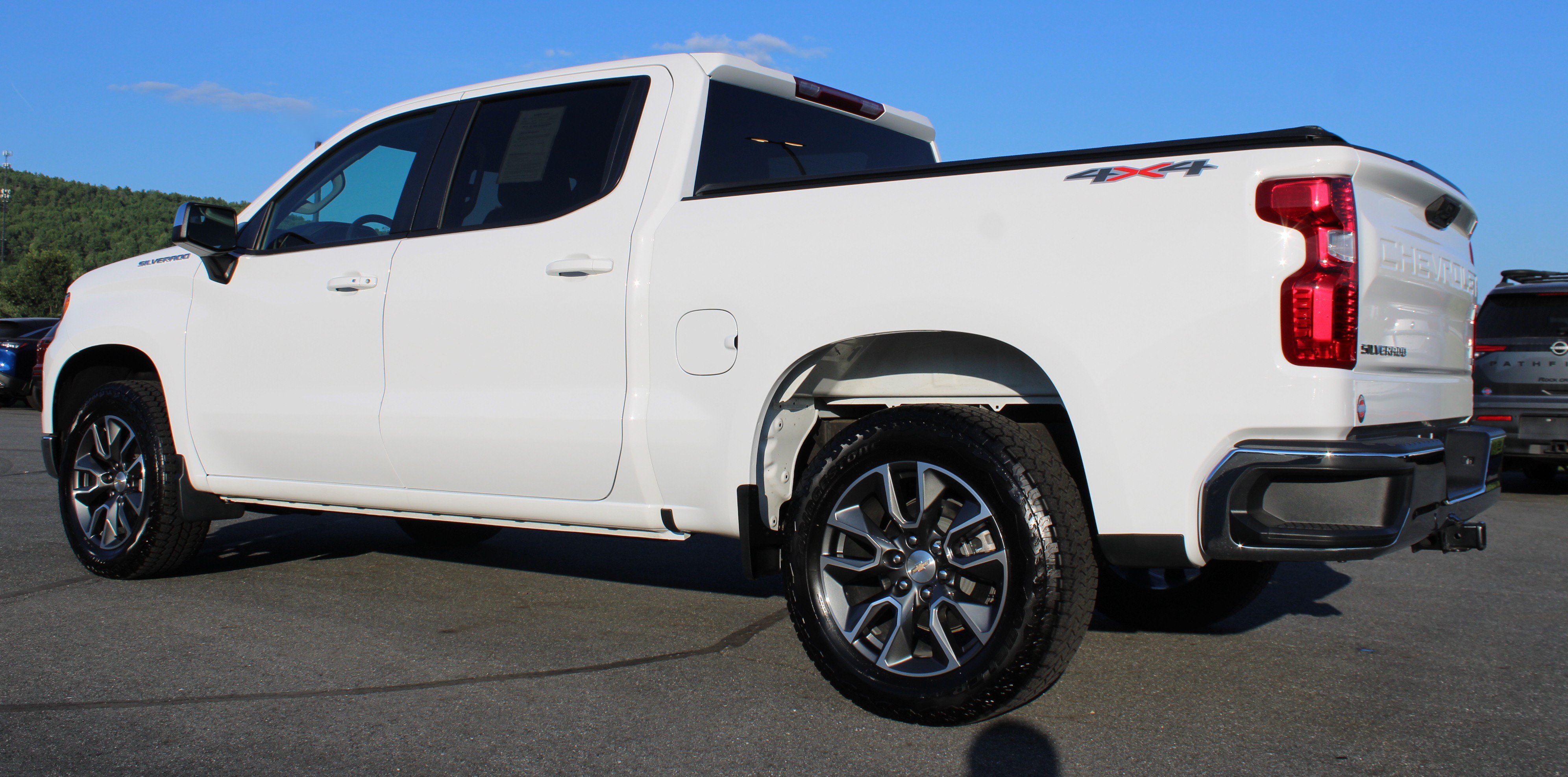 Used 2024 Chevrolet Silverado 1500 LT AWD/4WD image 11