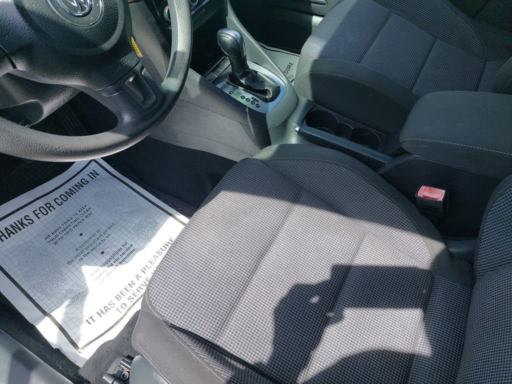 Used 2013 Volkswagen Golf 4-Door FWD image 13