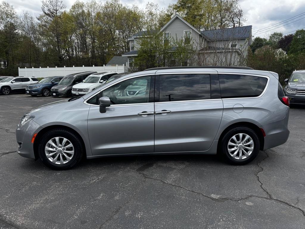Used 2018 Chrysler Pacifica Touring Plus FWD image 3