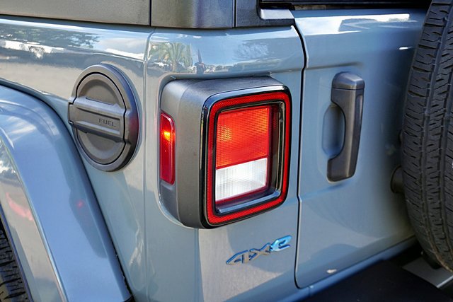 Used 2024 Jeep Wrangler Unlimited AWD/4WD image 8