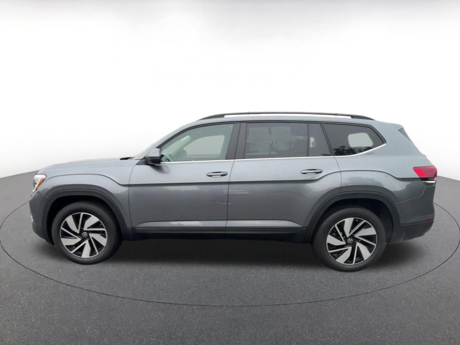 Used 2025 Volkswagen Atlas SE image 9