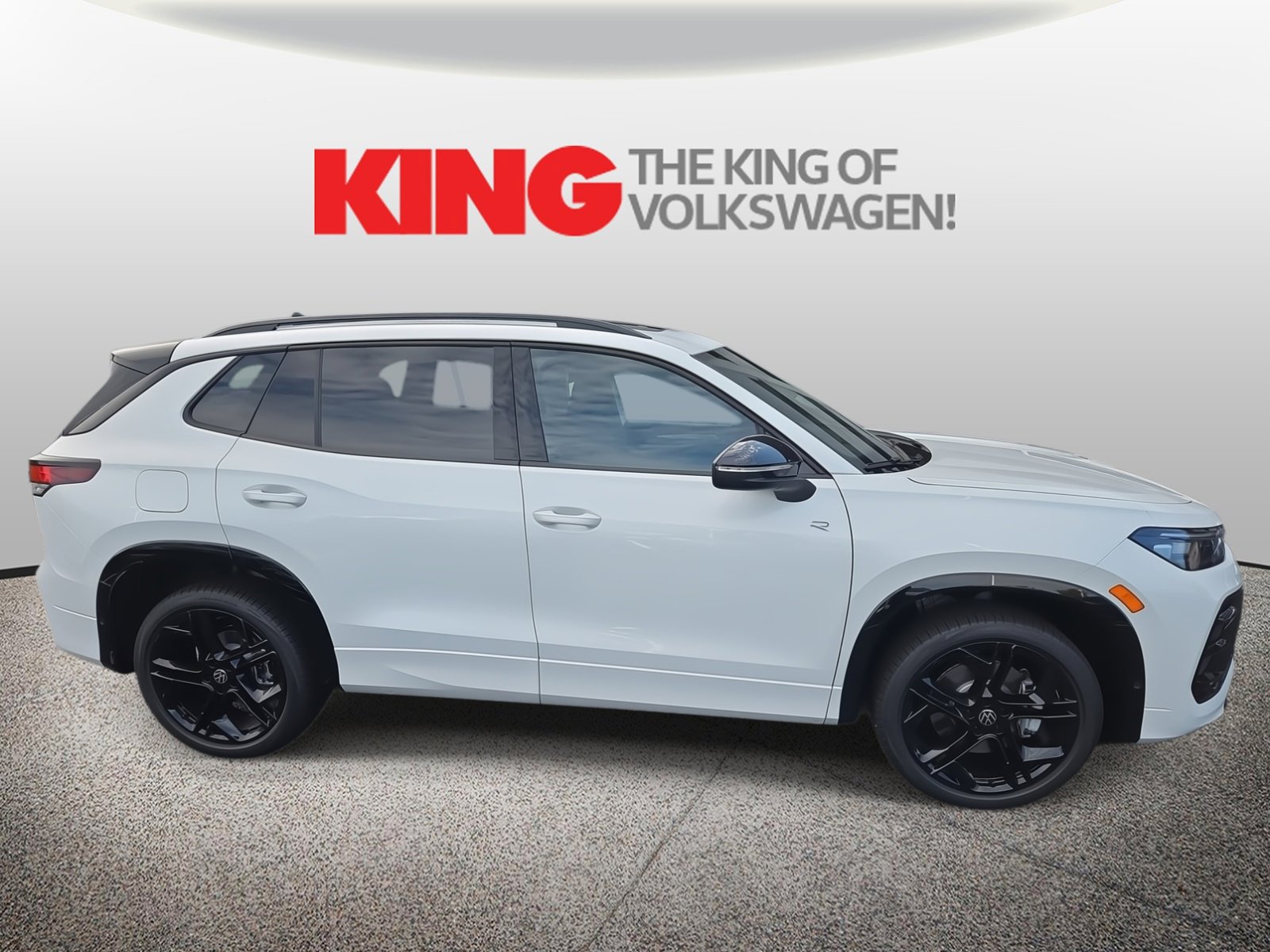 New 2025 Volkswagen Tiguan SE R-Line image 4