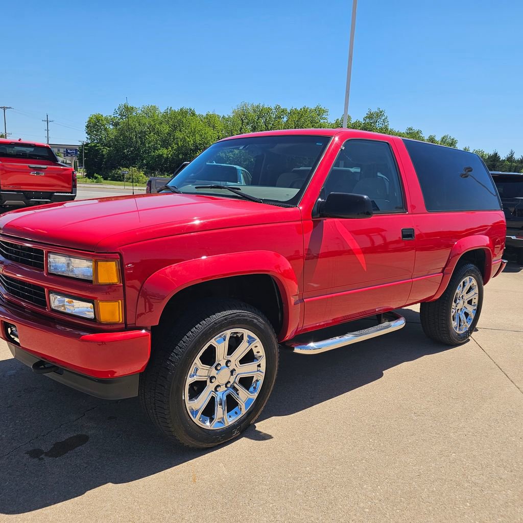 Used 1997 Chevrolet Tahoe 4WD 2-Door w/ Preferred Equipment Group 2 image 3