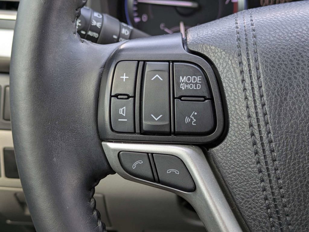 Used 2019 Toyota Highlander Limited AWD/4WD image 33