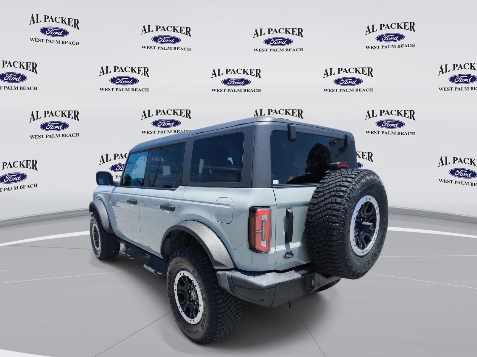 Used 2023 Ford Bronco Badlands w/ Sasquatch Package AWD/4WD image 3