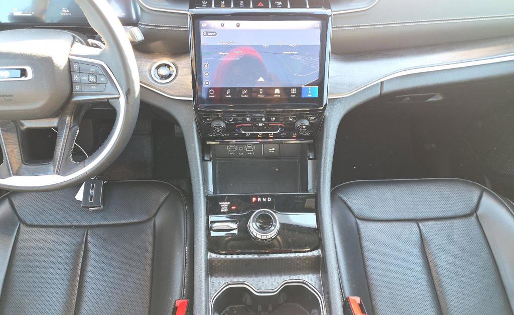 Used 2024 Jeep Grand Cherokee L Limited w/ Luxury Tech Group II image 8